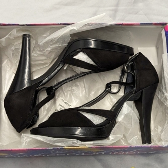 Chinese Laundry Heels Nyrvana Black Suede Open Toe Strappy High Heels NEW NIB - Picture 7 of 7